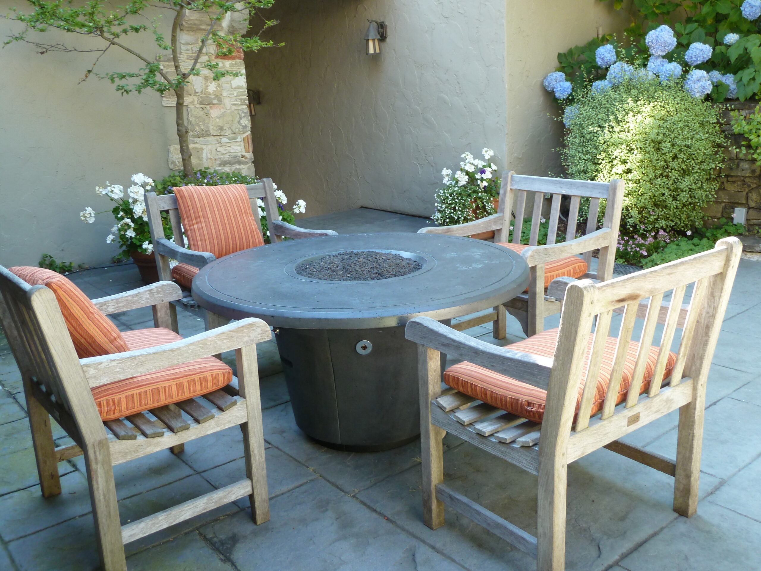 Cosmopolitan Round Firetable - American Fyre Designs